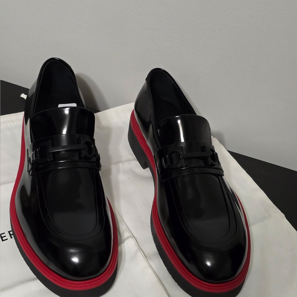 Salvatore Ferragamo Black Patent Leather Loafers with Red Accent - Picture 2 of 9